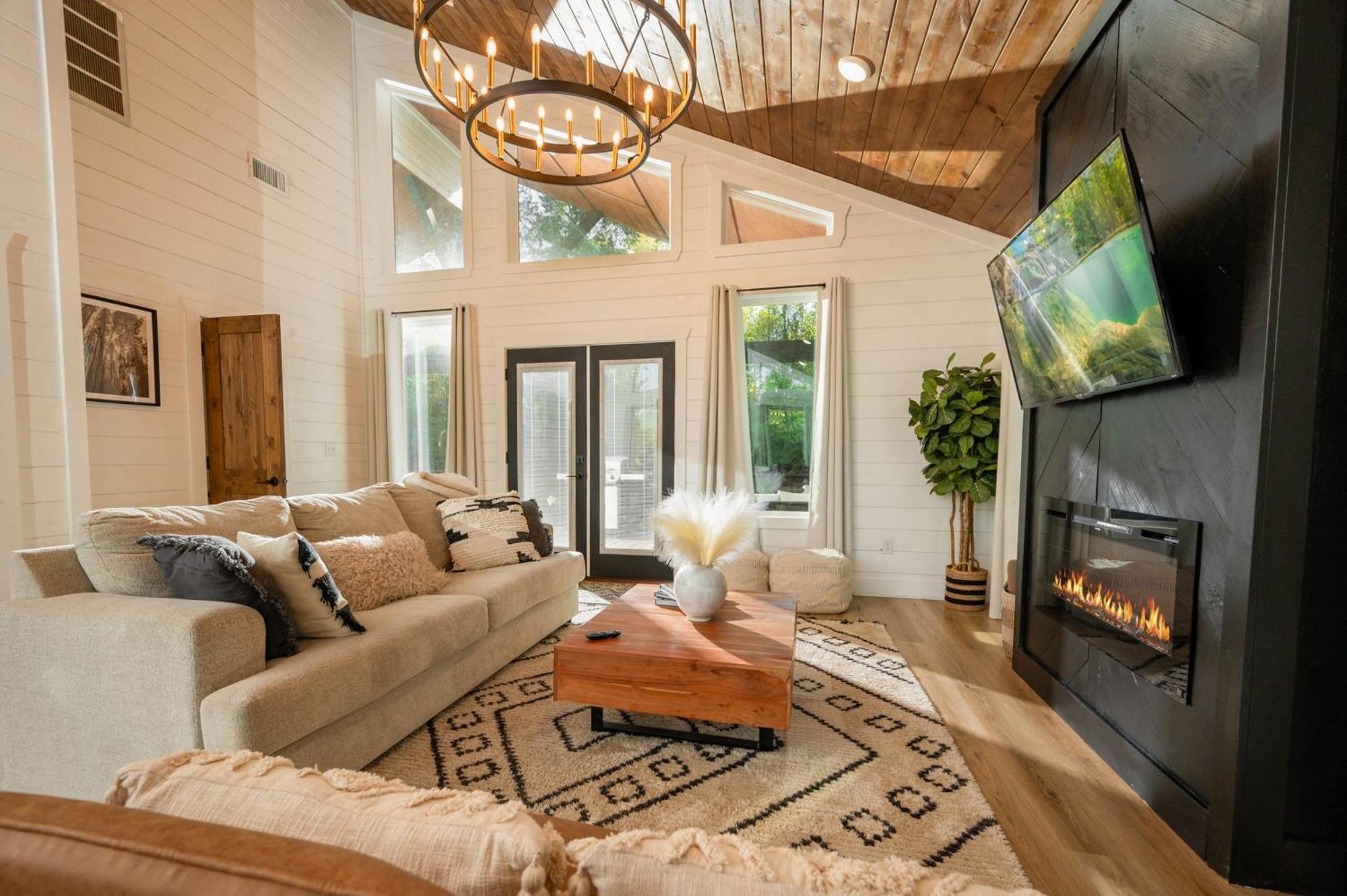 New Farmhouse-Chic Cabin With Hot Tub & Firepit Broken Bow Zewnętrze zdjęcie