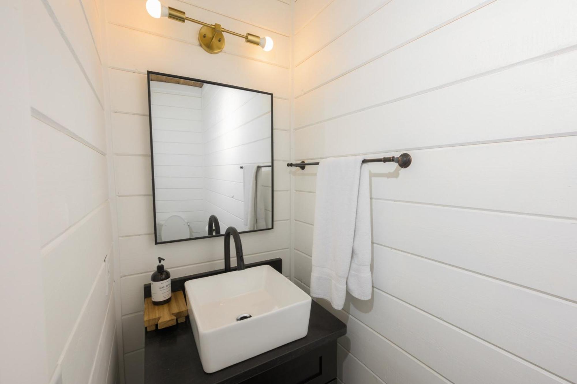 New Farmhouse-Chic Cabin With Hot Tub & Firepit Broken Bow Zewnętrze zdjęcie
