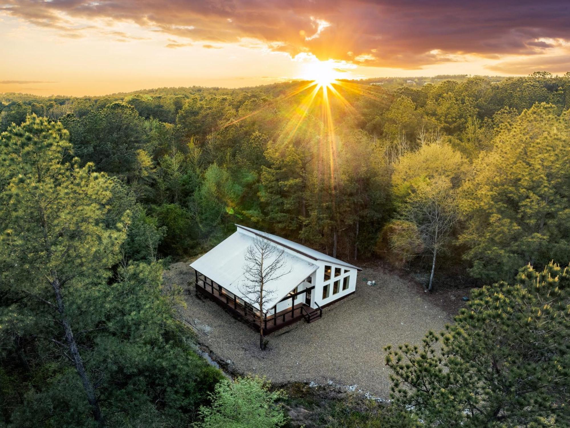 New Farmhouse-Chic Cabin With Hot Tub & Firepit Broken Bow Zewnętrze zdjęcie